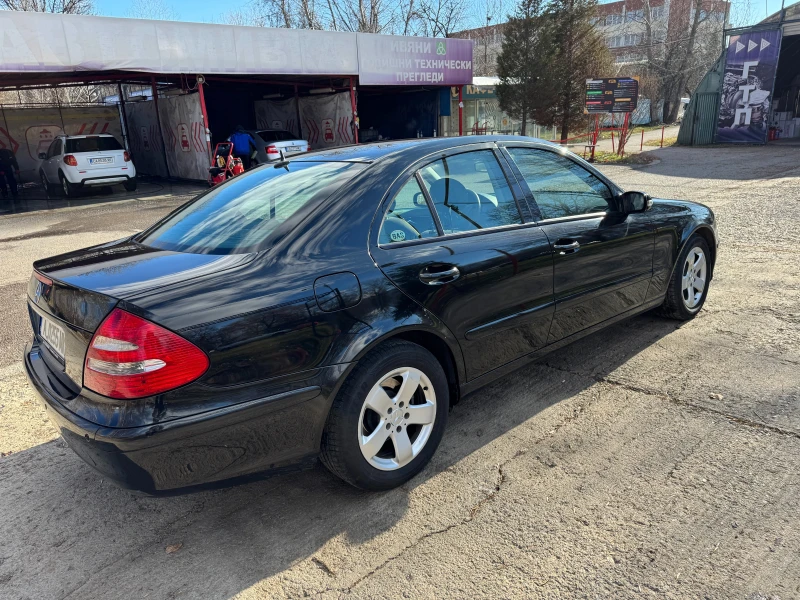 Mercedes-Benz E 220, снимка 5 - Автомобили и джипове - 48434614