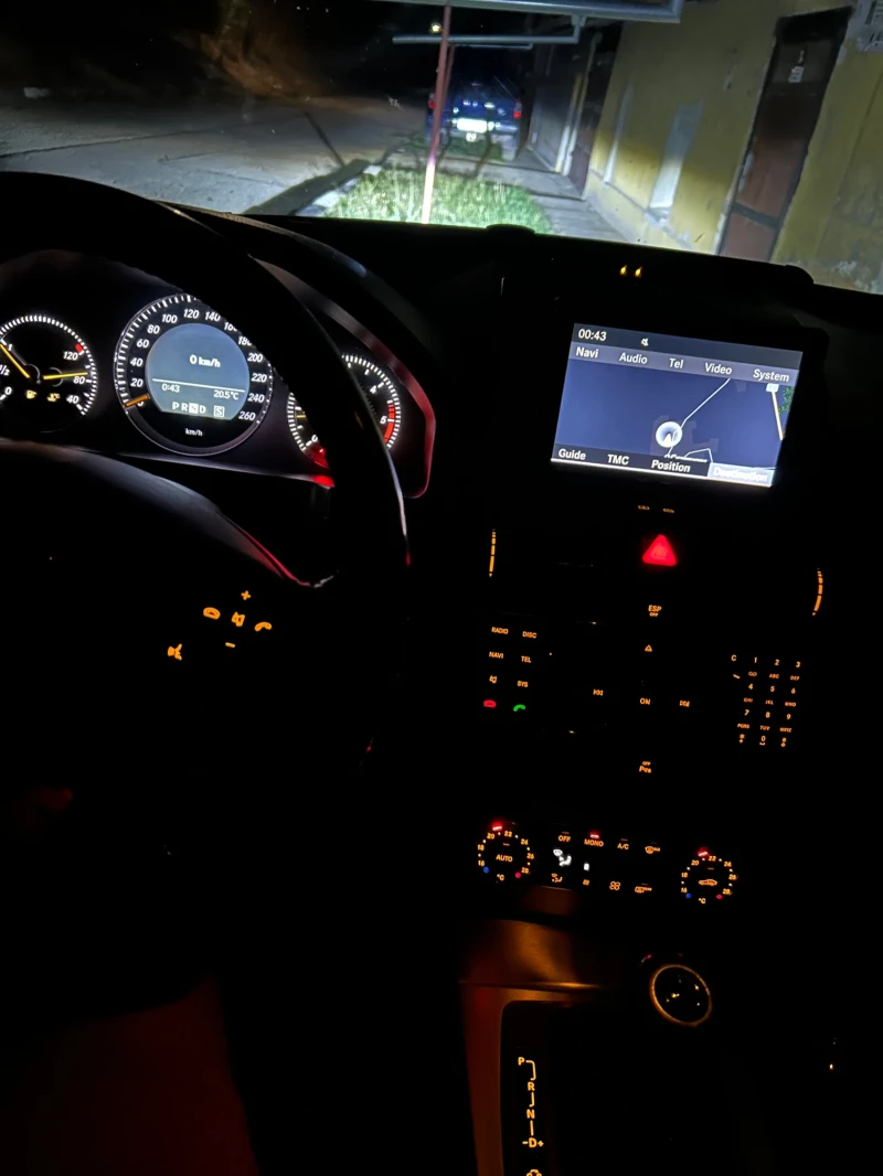 Mercedes-Benz C 220, снимка 9 - Автомобили и джипове - 52520884