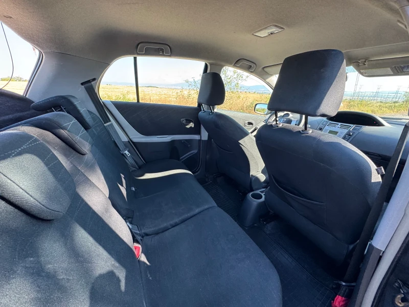 Toyota Yaris 1.3, снимка 7 - Автомобили и джипове - 52477638