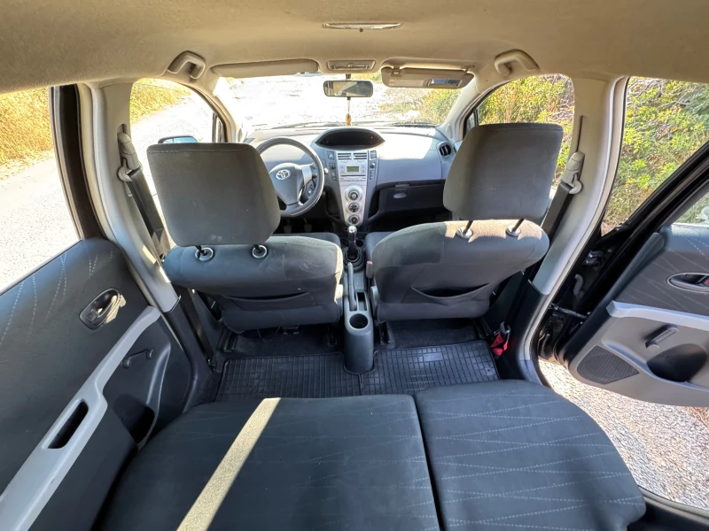 Toyota Yaris 1.3, снимка 8 - Автомобили и джипове - 52477638