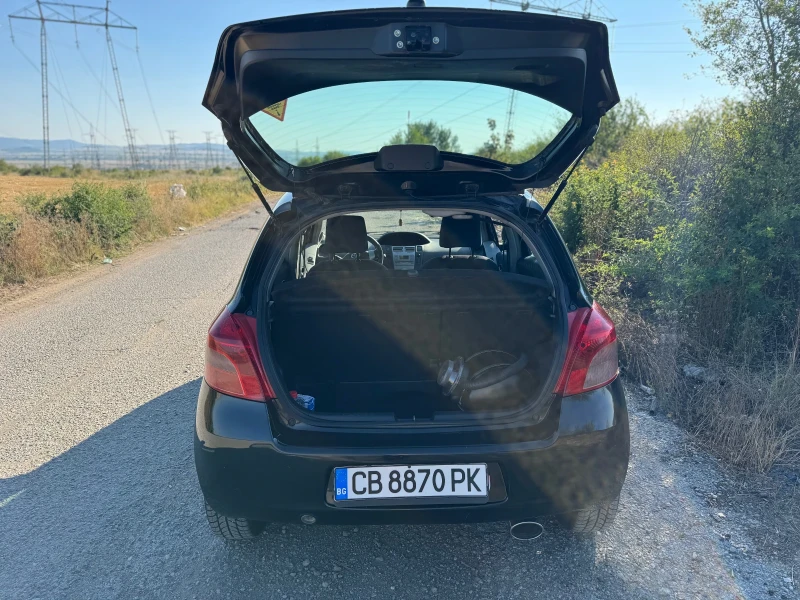 Toyota Yaris 1.3, снимка 9 - Автомобили и джипове - 52477638