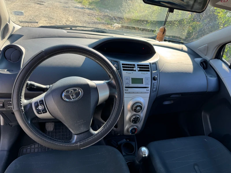 Toyota Yaris 1.3, снимка 5 - Автомобили и джипове - 52477638
