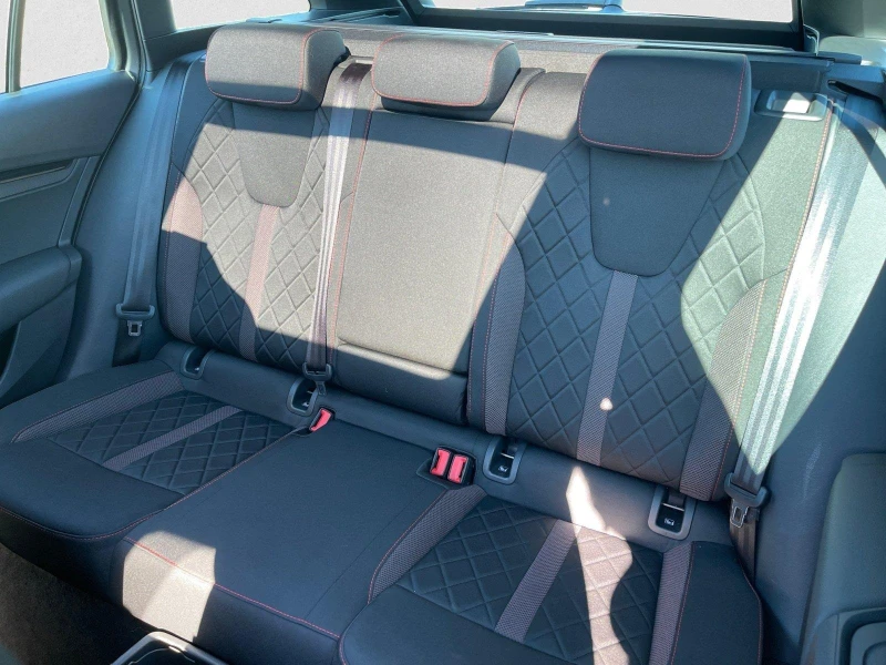 Skoda Octavia 2.0TSI* PANO* DISTR* KEYLESS* LED* CARPLAY* , снимка 11 - Автомобили и джипове - 52490921