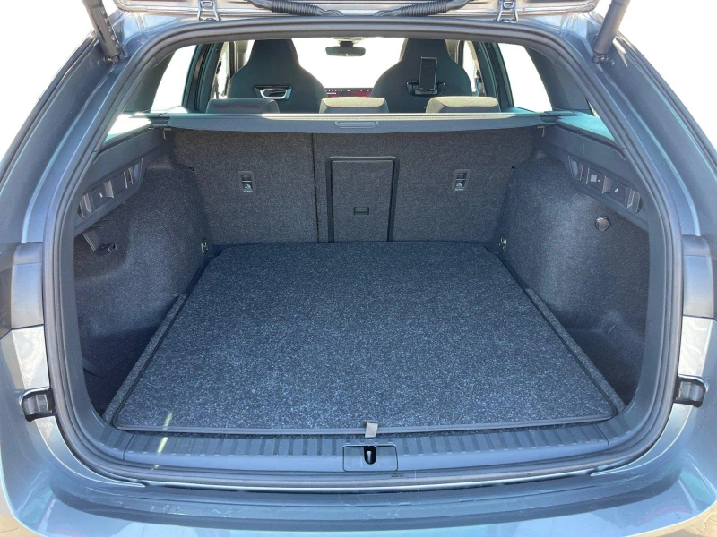 Skoda Octavia 2.0TSI* PANO* DISTR* KEYLESS* LED* CARPLAY* , снимка 12 - Автомобили и джипове - 52490921