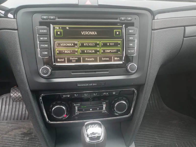 Skoda Octavia 2.0TDI-4X4, снимка 8 - Автомобили и джипове - 53210416