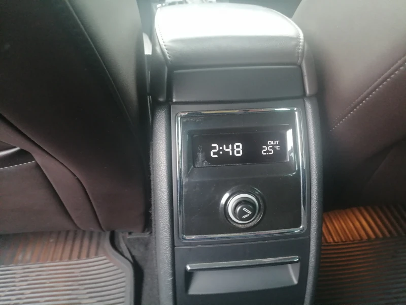 Skoda Octavia 2.0TDI-4X4, снимка 13 - Автомобили и джипове - 53210416