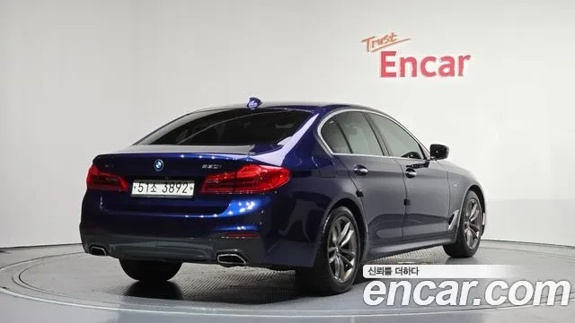 BMW 530 xDrive M Sport Package / АВТОКРЕДИТ, снимка 2 - Автомобили и джипове - 56059178