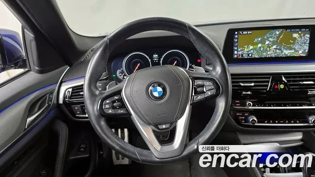 BMW 530 xDrive M Sport Package / АВТОКРЕДИТ, снимка 8 - Автомобили и джипове - 56059178