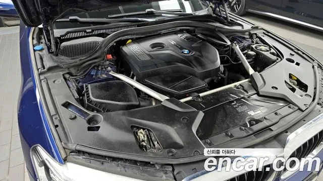 BMW 530 xDrive M Sport Package / АВТОКРЕДИТ, снимка 17 - Автомобили и джипове - 56059178