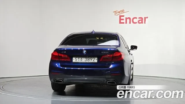 BMW 530 xDrive M Sport Package / АВТОКРЕДИТ, снимка 4 - Автомобили и джипове - 56059178