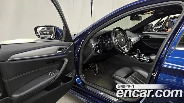 BMW 530 xDrive M Sport Package / АВТОКРЕДИТ, снимка 6 - Автомобили и джипове - 56059178