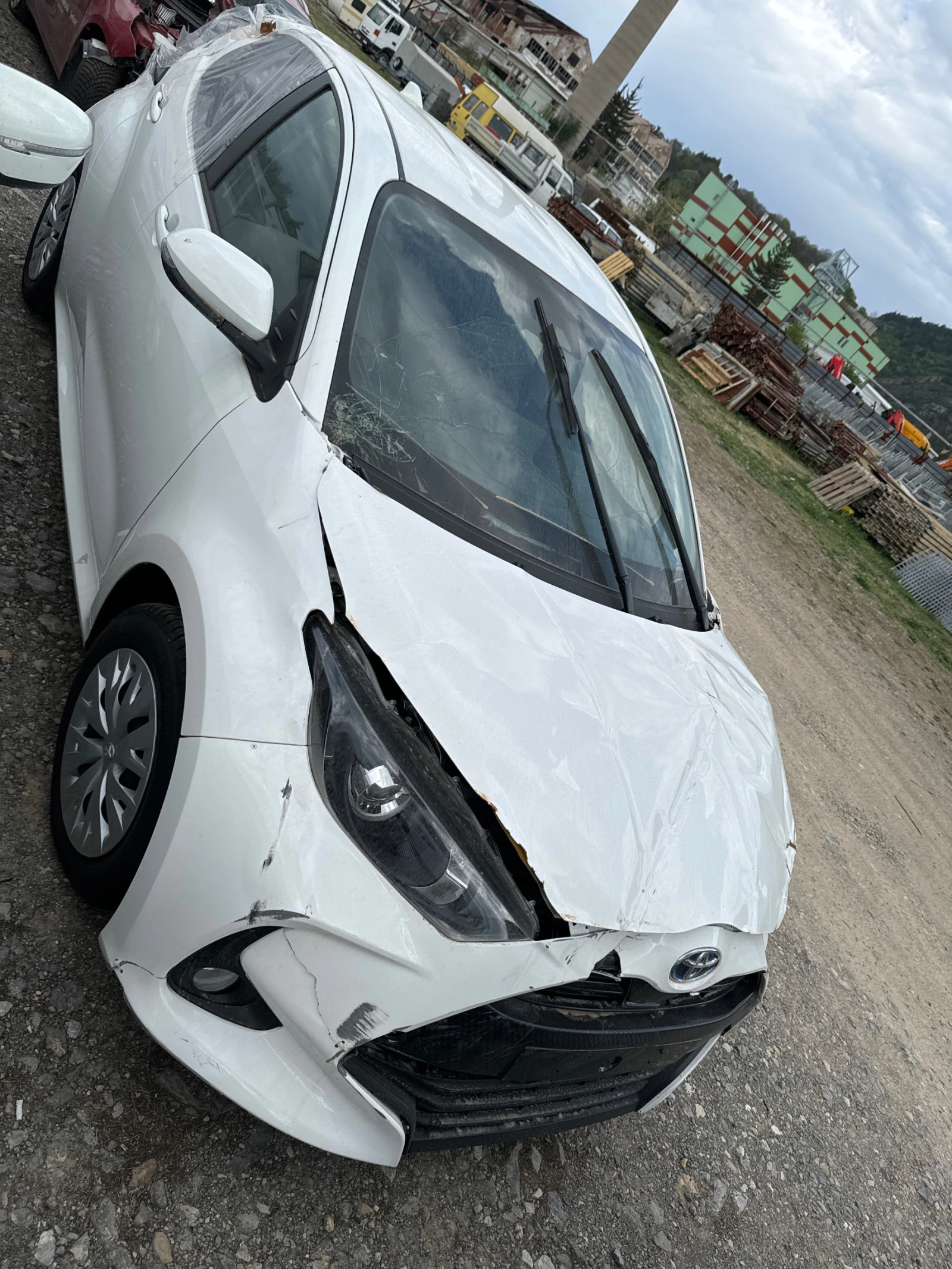 Toyota Yaris 1.5xybrid 2021 - изображение 4