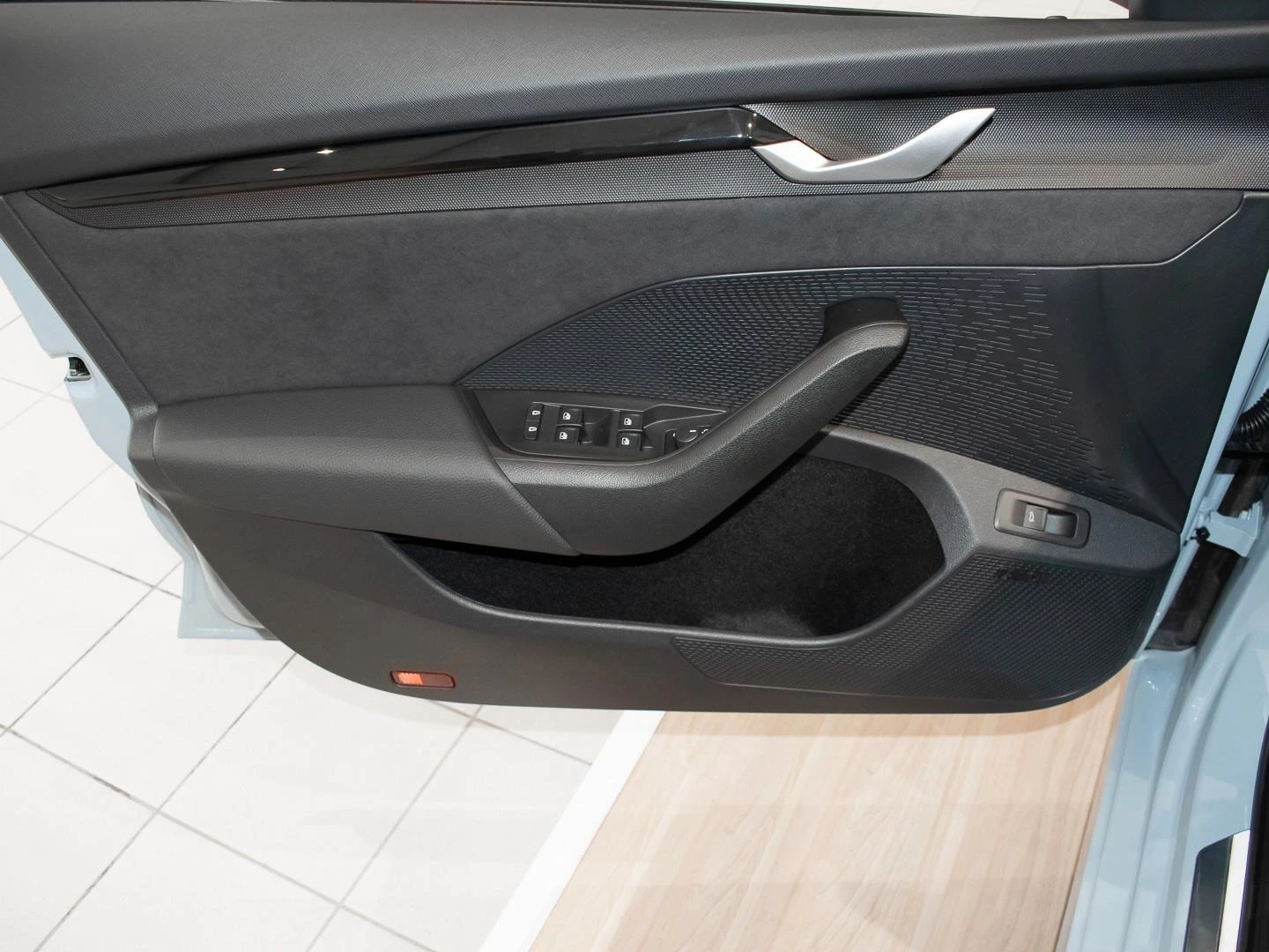 Skoda Octavia RS 2.0 TSI DSG CANTON LED KEYLESS PDC - изображение 4