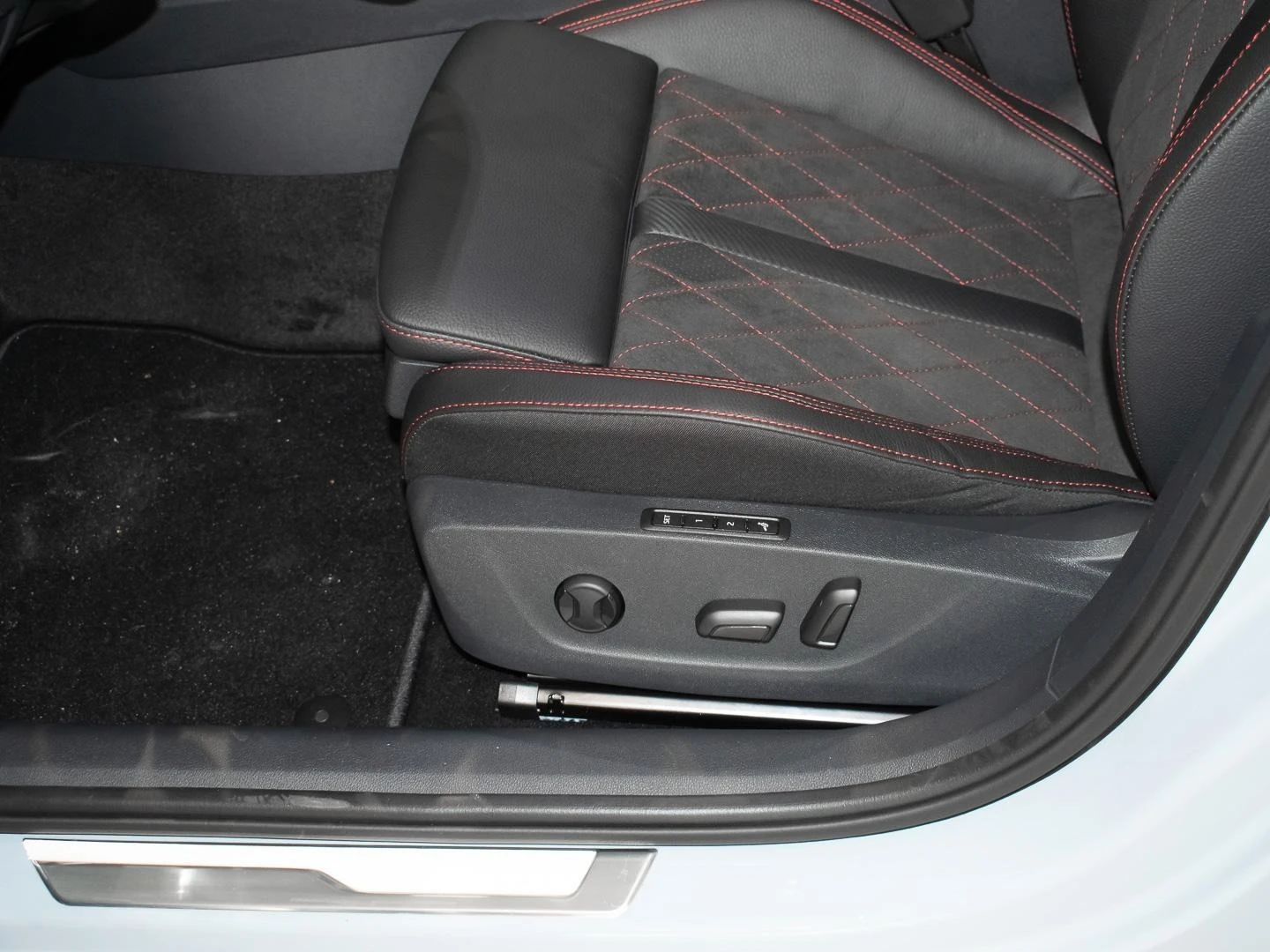 Skoda Octavia RS 2.0 TSI DSG CANTON LED KEYLESS PDC - изображение 7