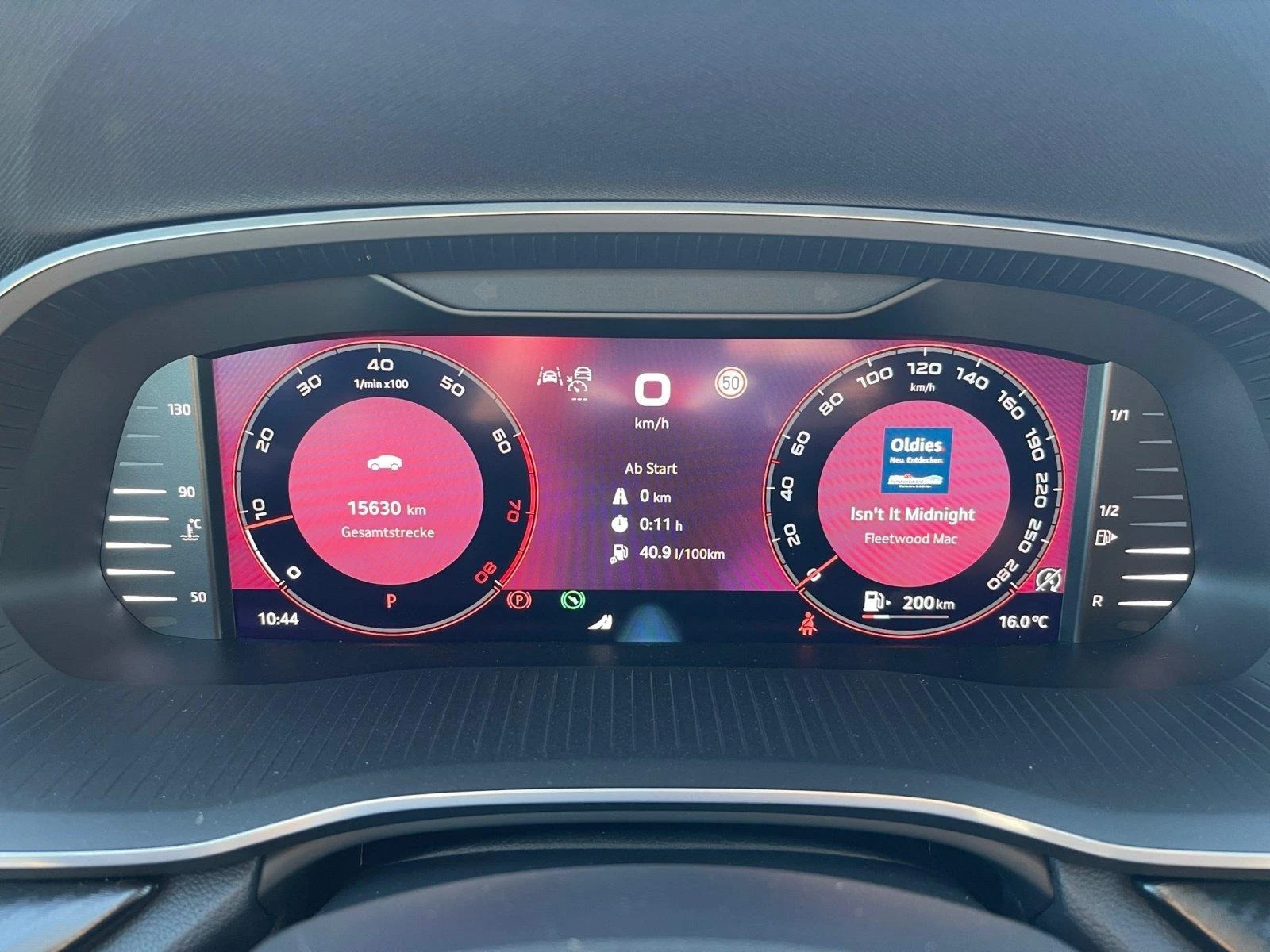 Skoda Octavia 2.0TSI* PANO* DISTR* KEYLESS* LED* CARPLAY*  - изображение 9