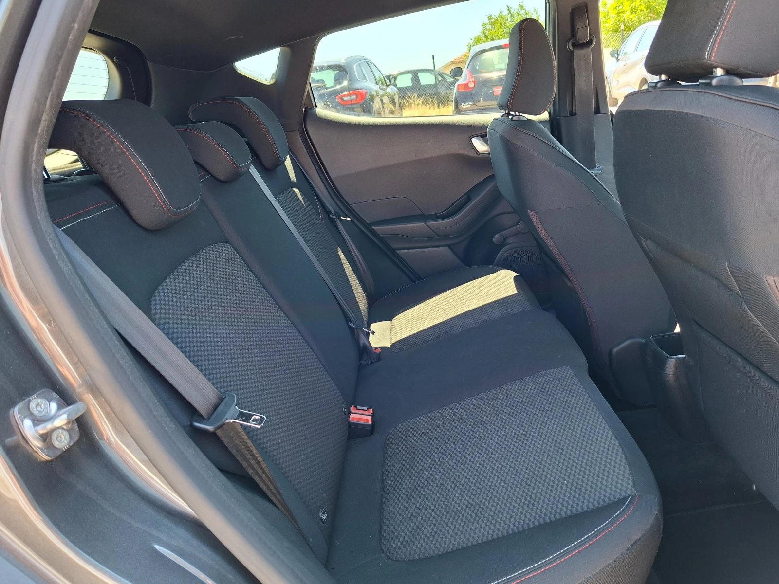 Ford Fiesta 1.0i* 6-Speed.* keyless go* ST-line* 36м. х 252EUR, снимка 11 - Автомобили и джипове - 53341671