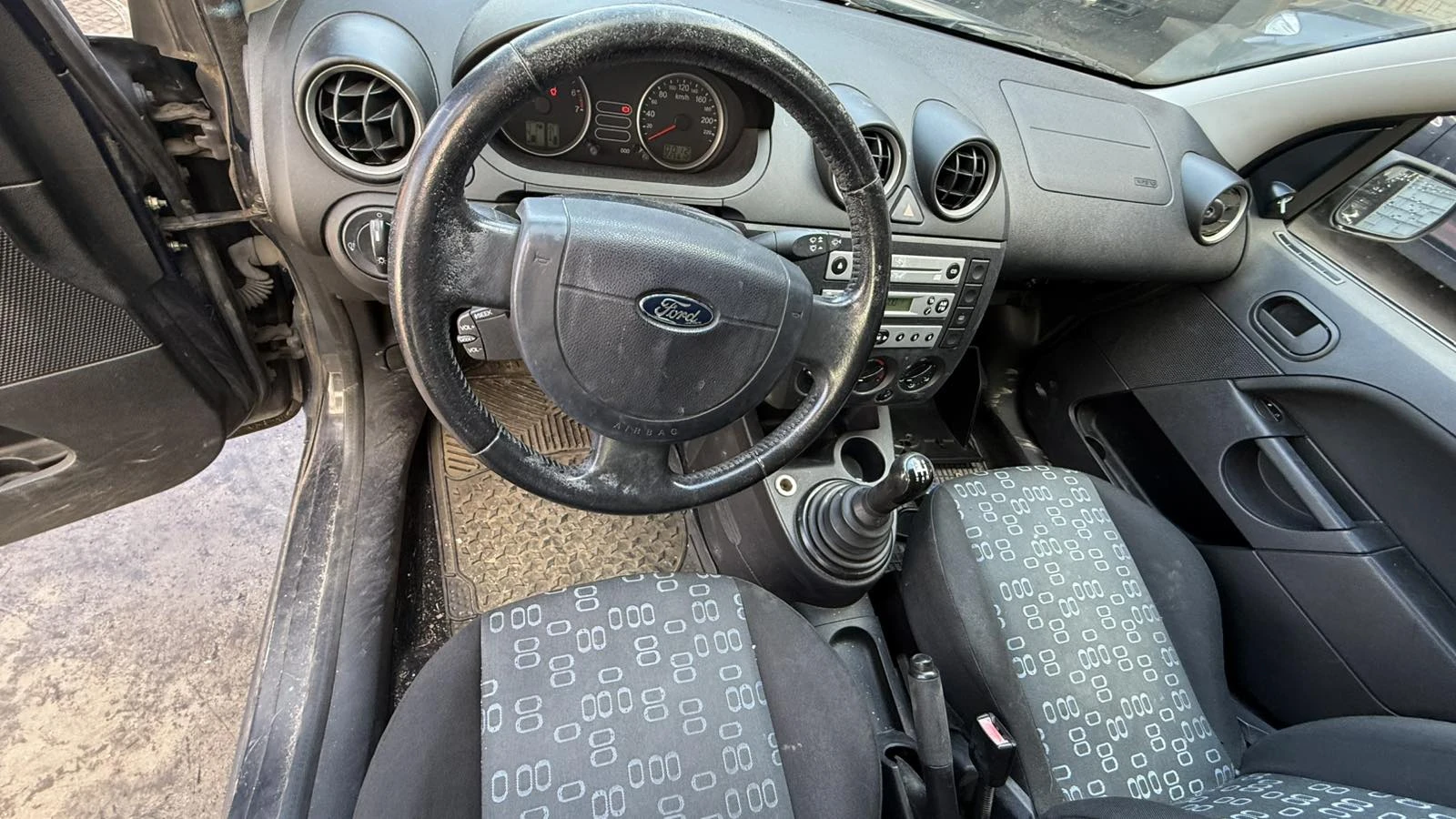 Ford Fiesta, снимка 3 - Автомобили и джипове - 54368824