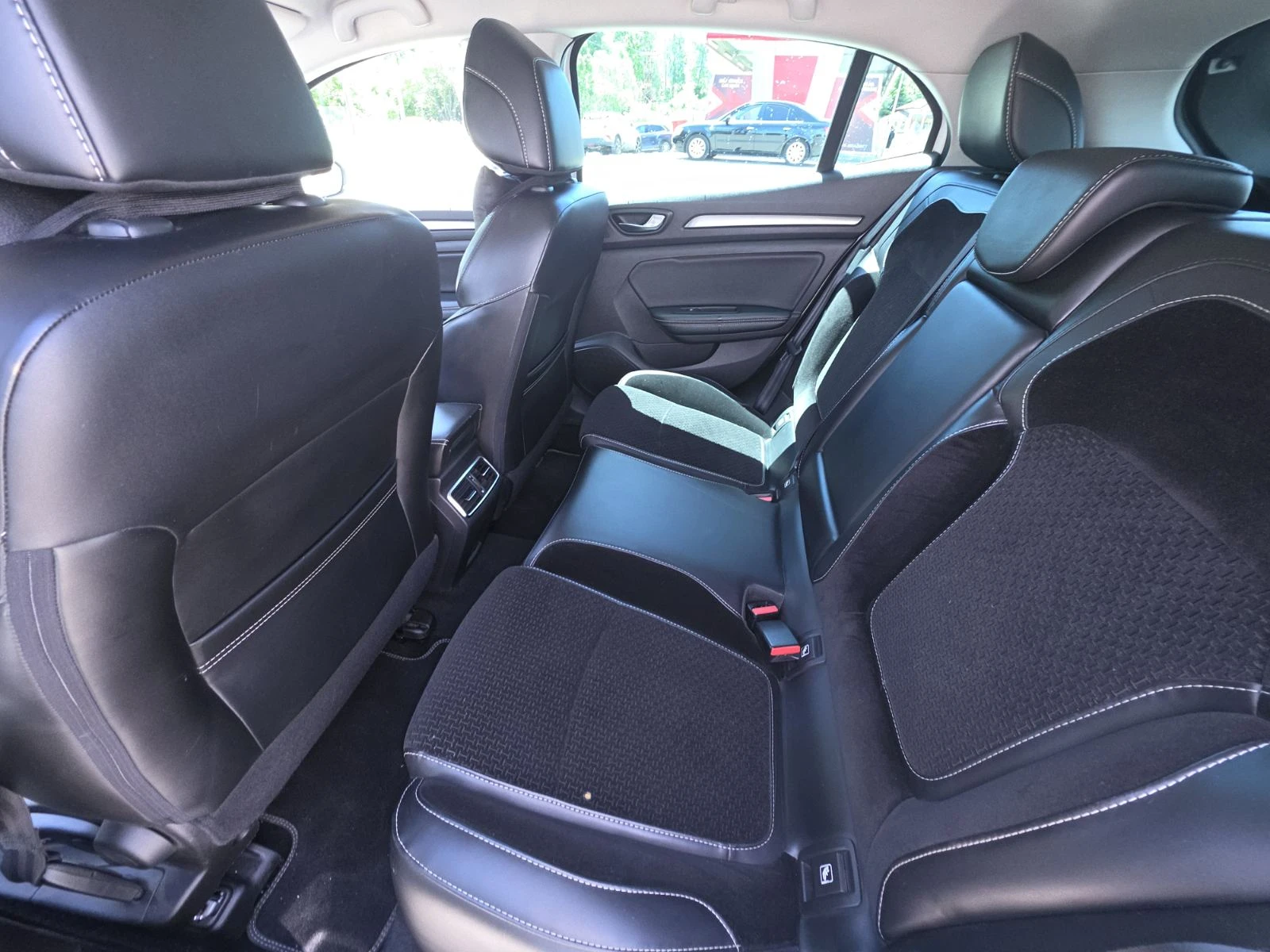 Renault Megane 1.5 DCI, снимка 10 - Автомобили и джипове - 54720668