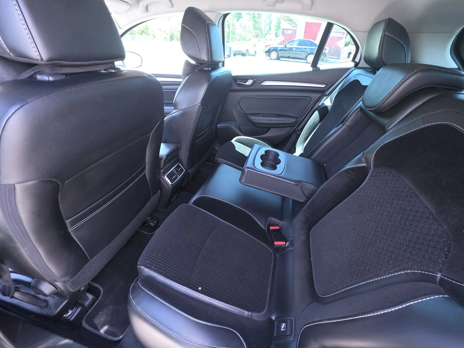 Renault Megane 1.5 DCI, снимка 9 - Автомобили и джипове - 54720668