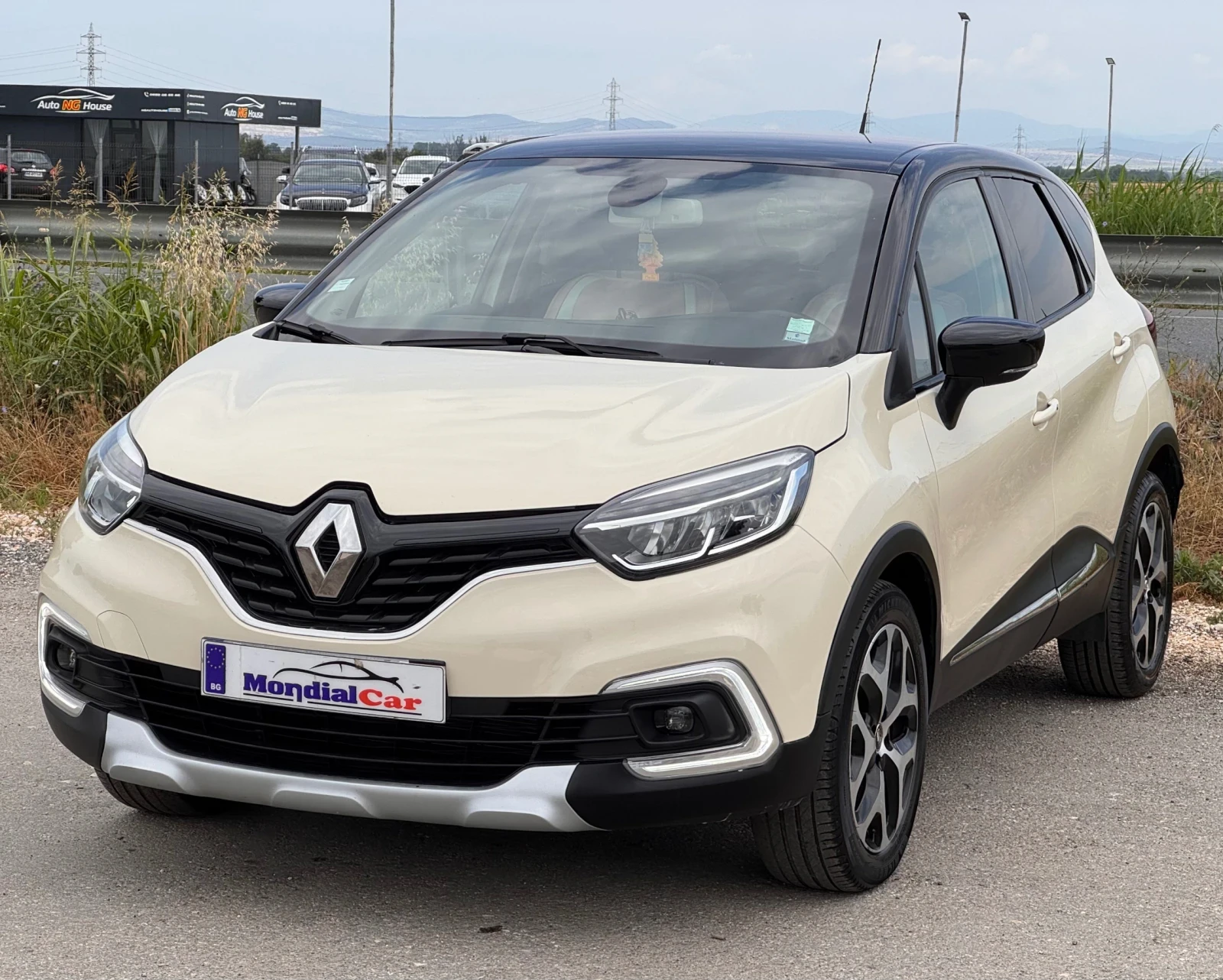 Renault Captur Intens 90kc Facelift* KeylessGo* Navi* Led* Cruise, снимка 2 - Автомобили и джипове - 55134877