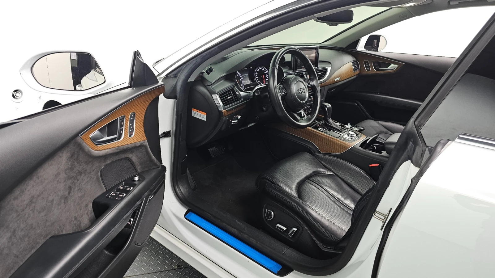 Audi A7 PREMIUM 50TFSI* DISTR* ПОДГРЕВИ* ОБДУХ* HUD* , снимка 8 - Автомобили и джипове - 55179461