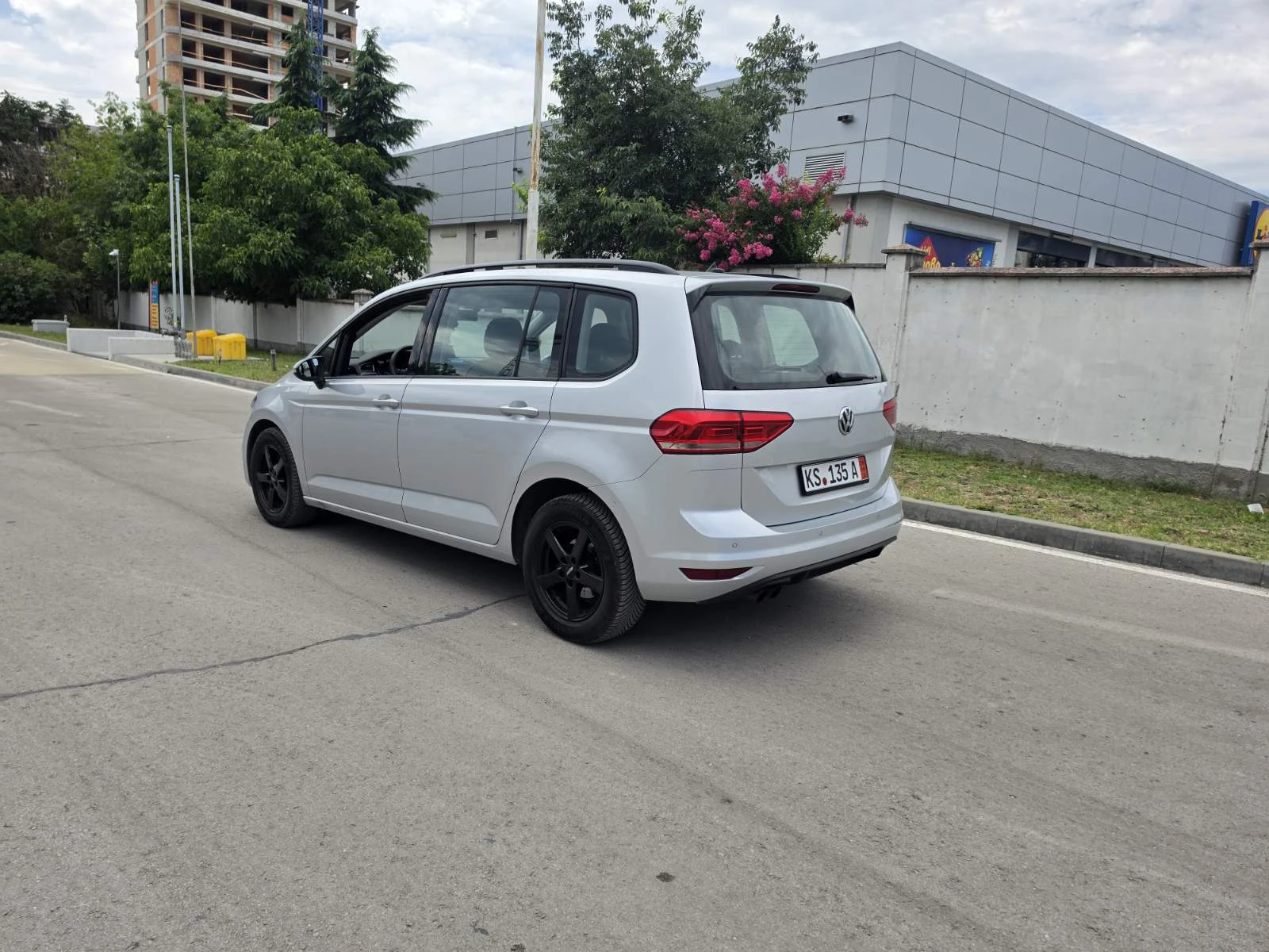 VW Touran 1.4T-DSG, снимка 4 - Автомобили и джипове - 55413254