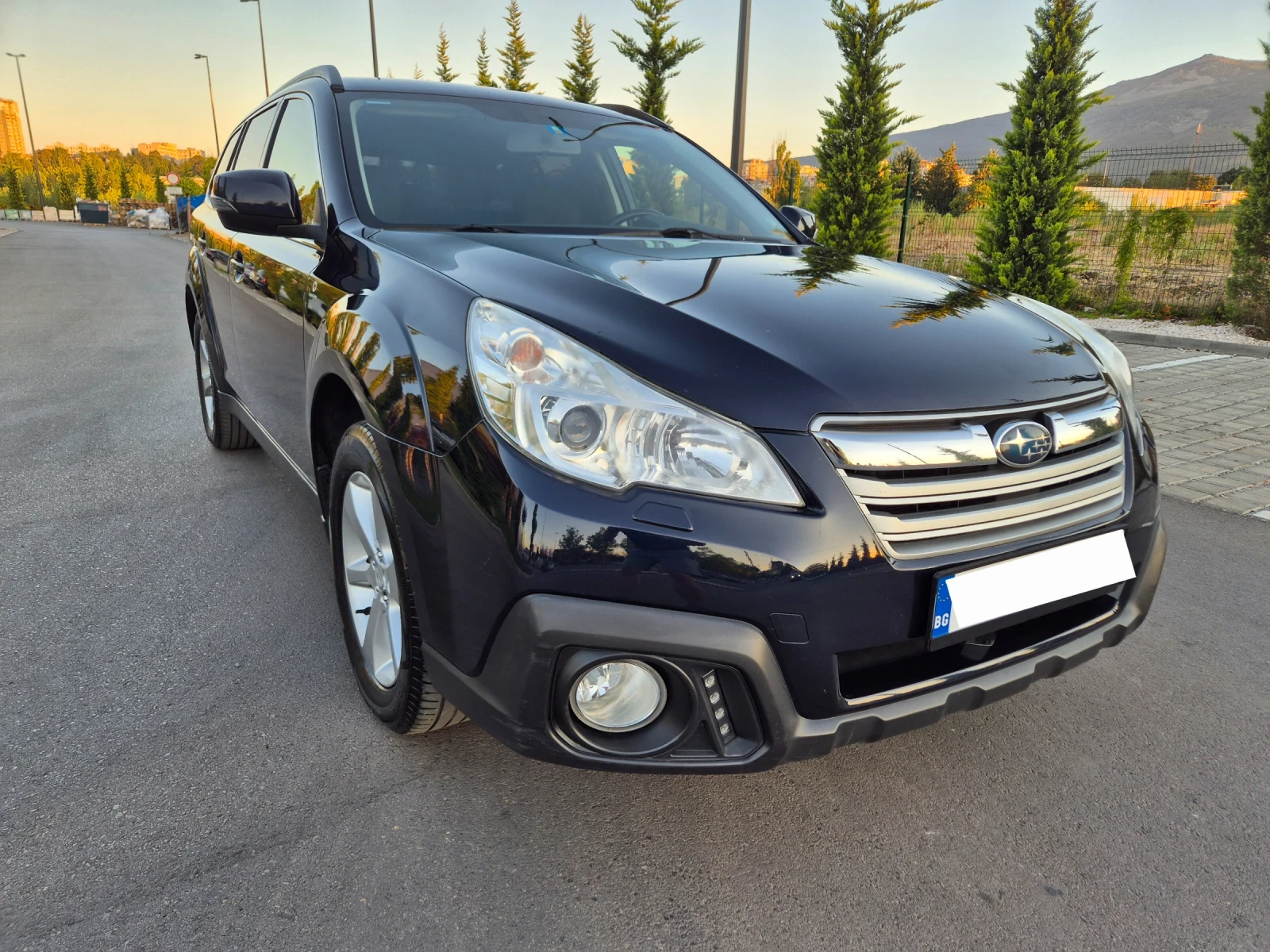 Subaru Outback 2.5 АВТОМАТ* FACELIFT* СЕРВИЗНА ИСТОРИЯ , снимка 2 - Автомобили и джипове - 56111983