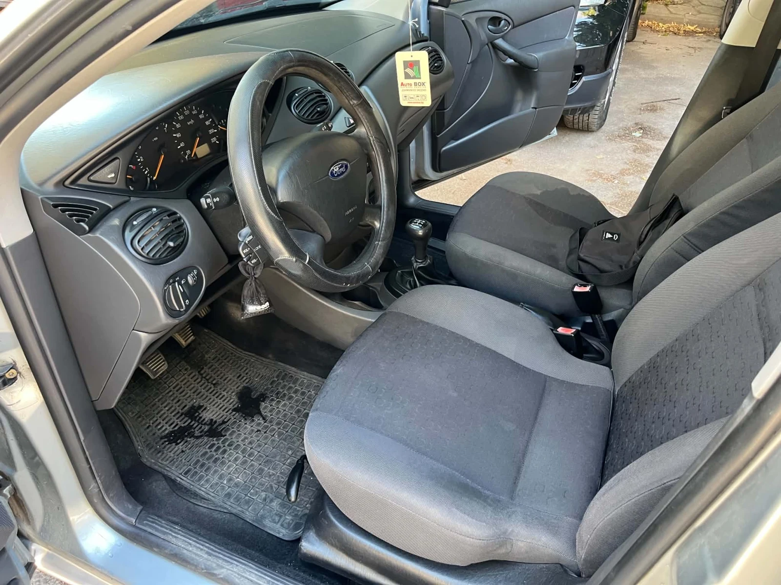 Ford Focus 1.4 бензин, снимка 9 - Автомобили и джипове - 56200955