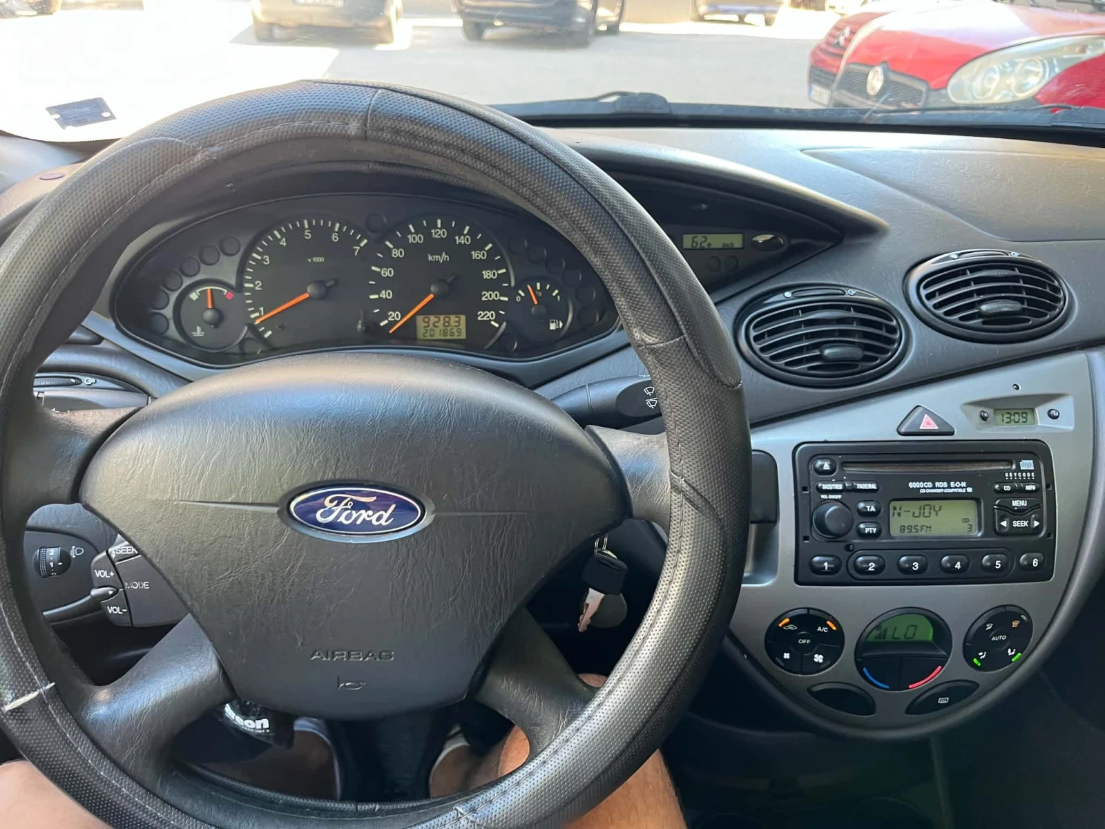 Ford Focus 1.4 бензин, снимка 7 - Автомобили и джипове - 56200955