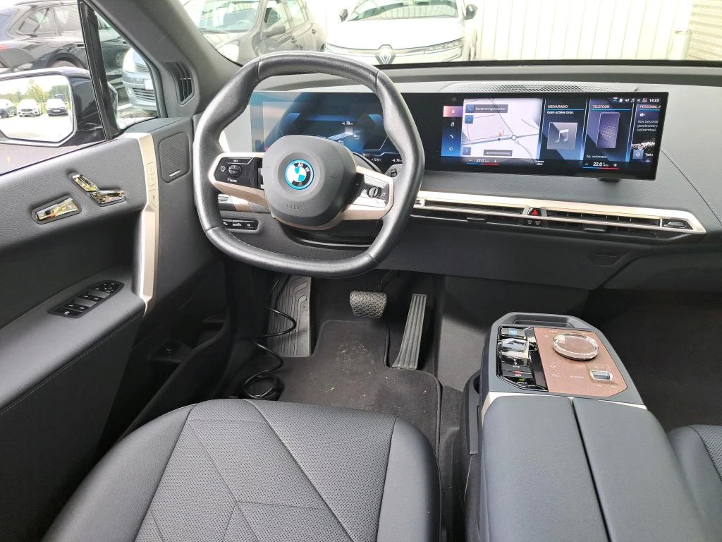 BMW iX XDRIVE40 70KW LED Navi Leather 98% SoH, снимка 7 - Автомобили и джипове - 56288668