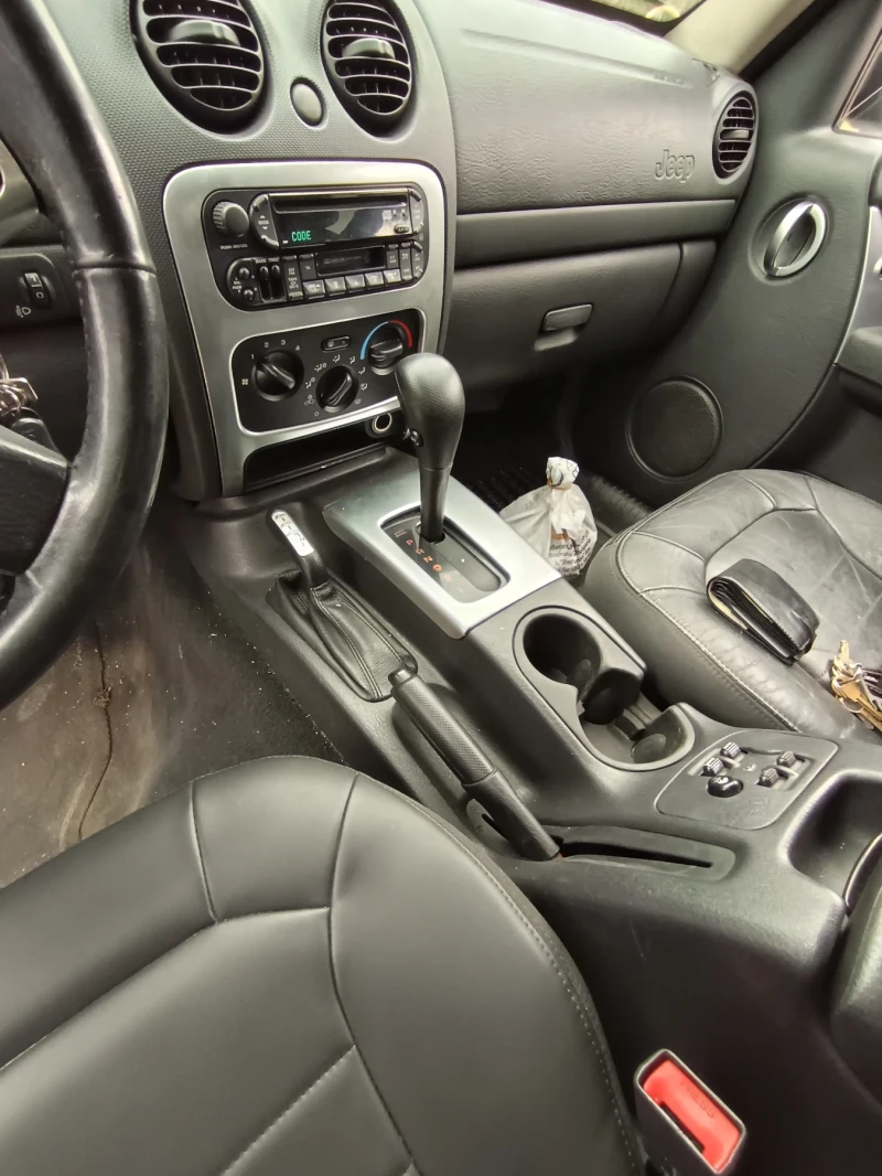 Jeep Cherokee, снимка 4 - Автомобили и джипове - 52331213