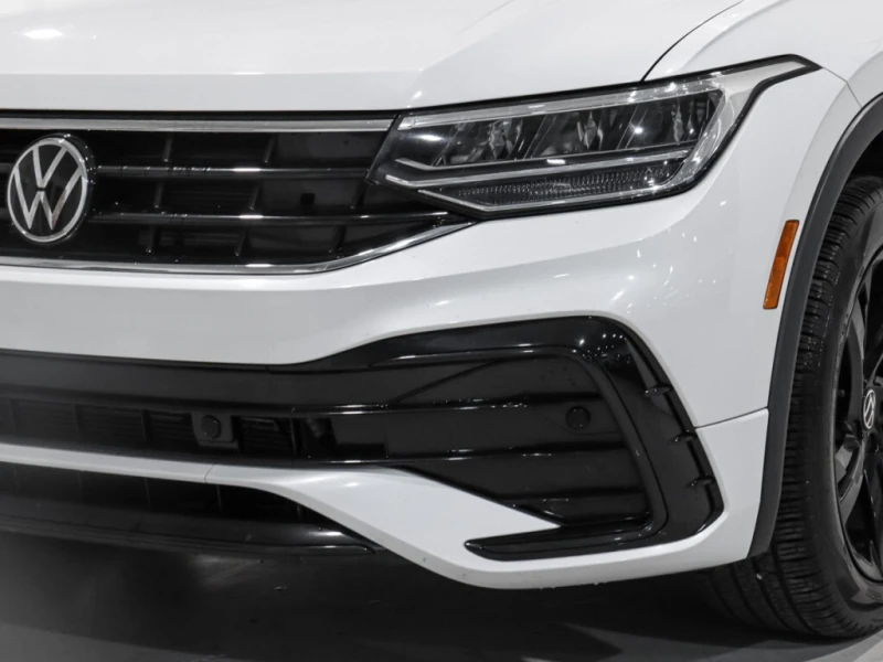 VW Tiguan * Comfortline R Line Black Edition / 4Motion / App, снимка 8 - Автомобили и джипове - 52924360