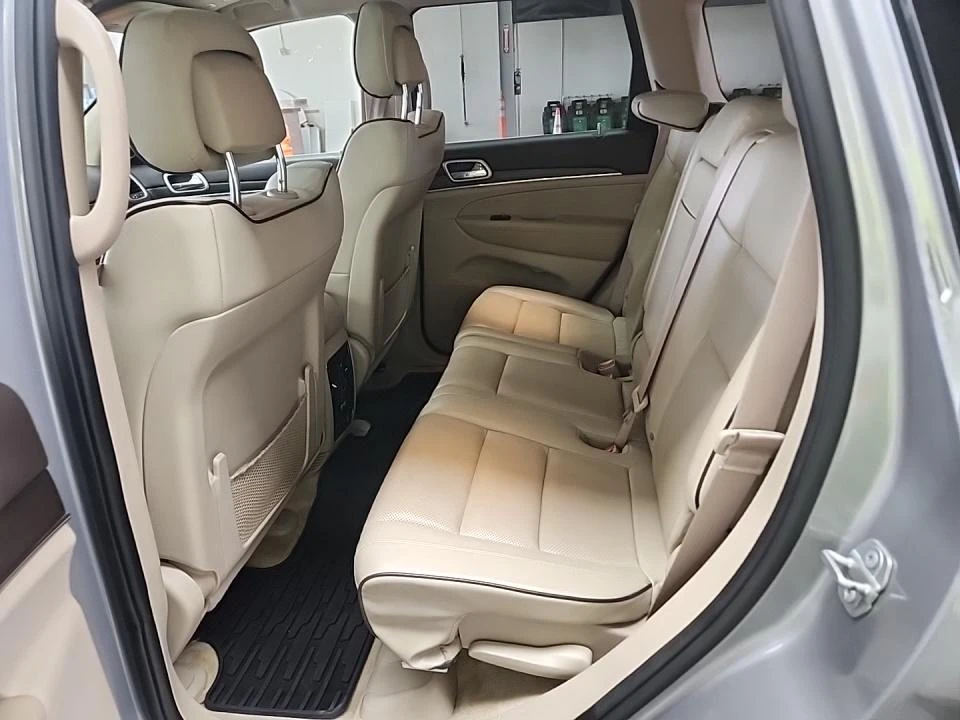 Jeep Grand cherokee 2018 Jeep Grand Cherokee Overland - изображение 10