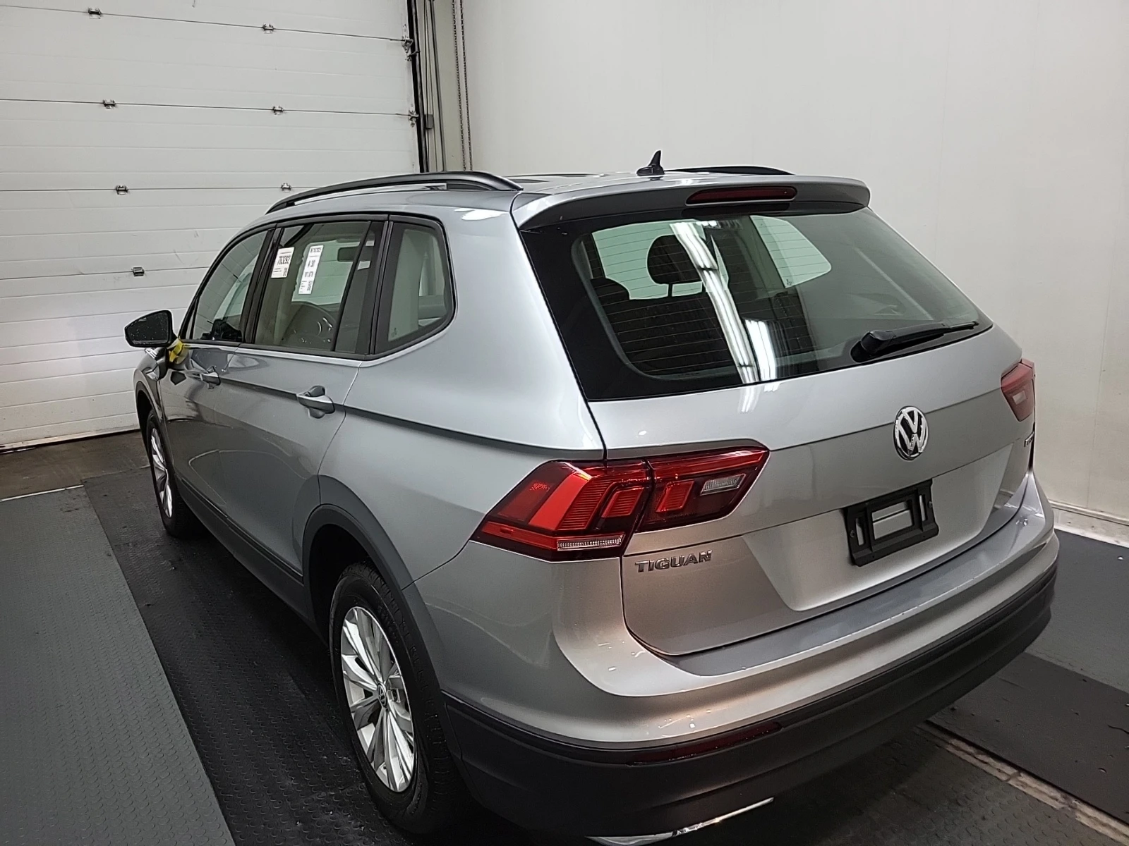 VW Tiguan * S* * АвтоКредит*  - изображение 4