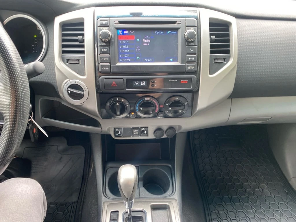 Toyota Tacoma * 4WD Double Cab V6 Auto * CARFAX * БЕЗ ПЪРВОНАЧАЛ - изображение 8