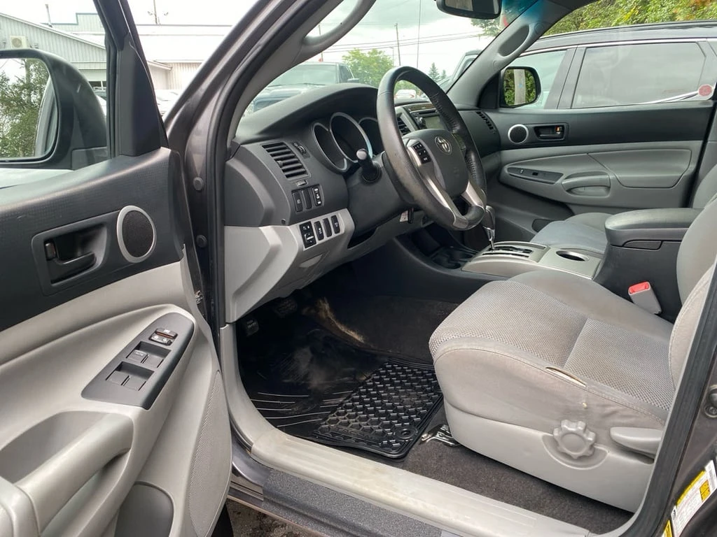 Toyota Tacoma * 4WD Double Cab V6 Auto * CARFAX * БЕЗ ПЪРВОНАЧАЛ - изображение 6