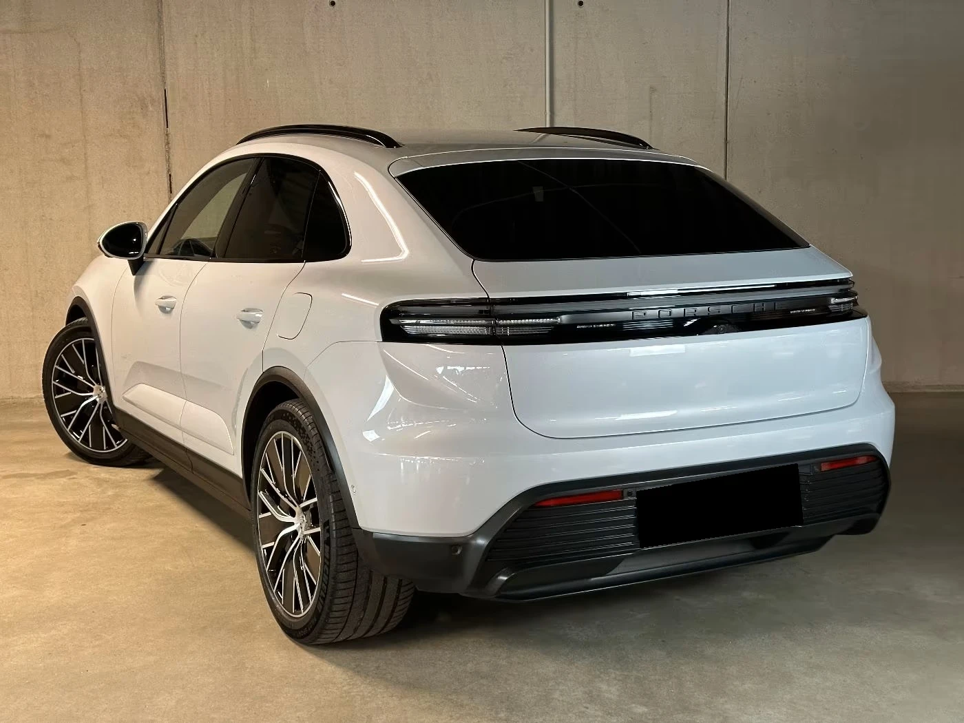 Porsche Macan 4 /  LED-Matrix / 360 - Camera, снимка 8 - Автомобили и джипове - 54139306