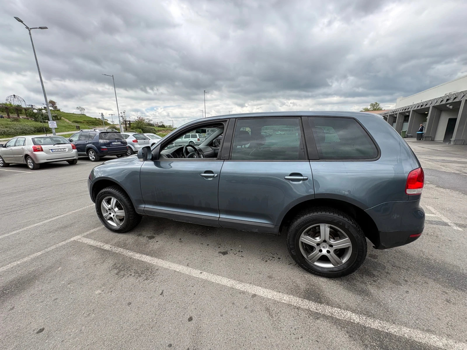 VW Touareg 2.5TDI, снимка 2 - Автомобили и джипове - 54491663