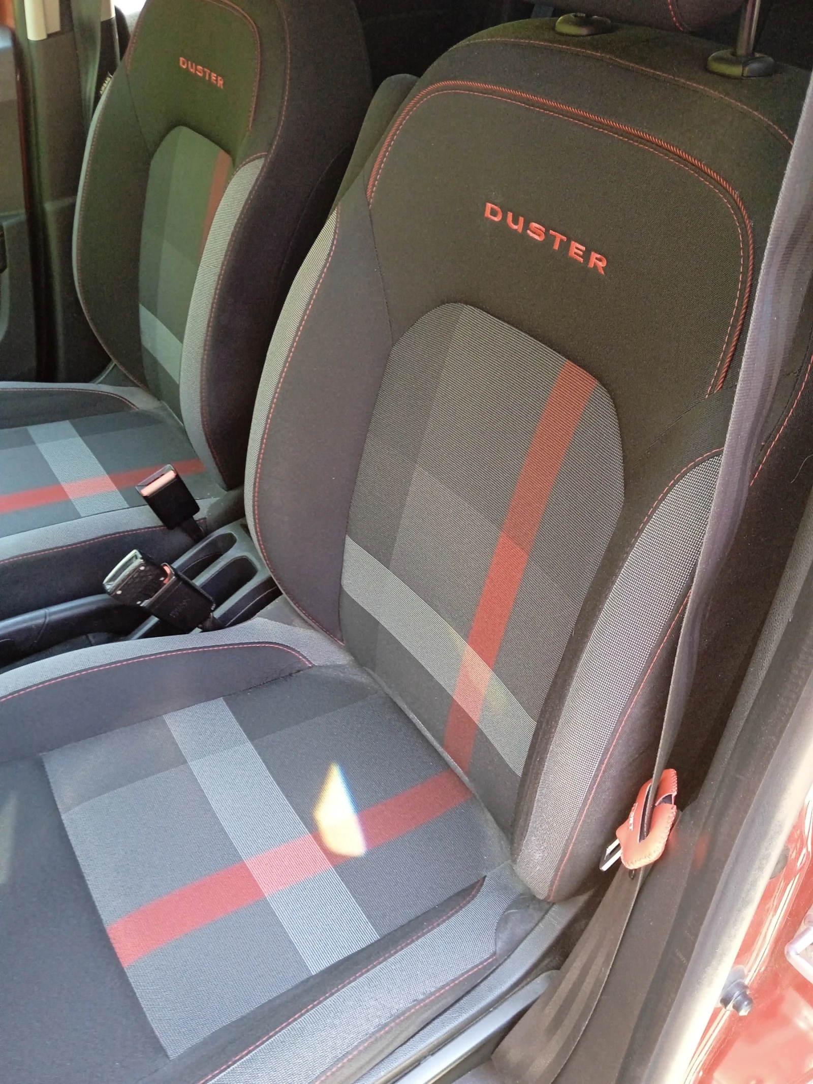 Dacia Duster, снимка 6 - Автомобили и джипове - 54737891