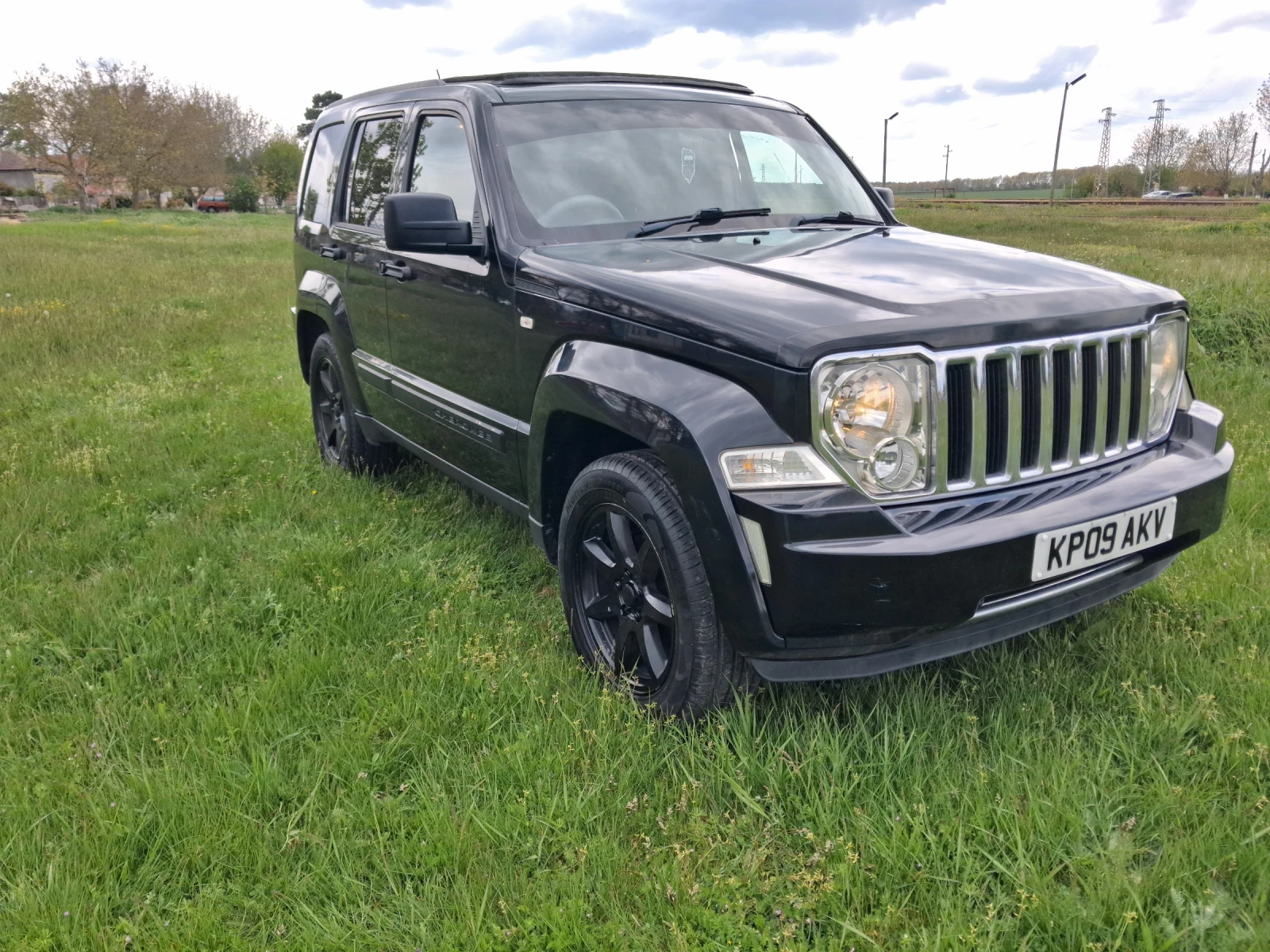 Jeep Cherokee 2.8 CRD 4x4 , снимка 2 - Автомобили и джипове - 54762959