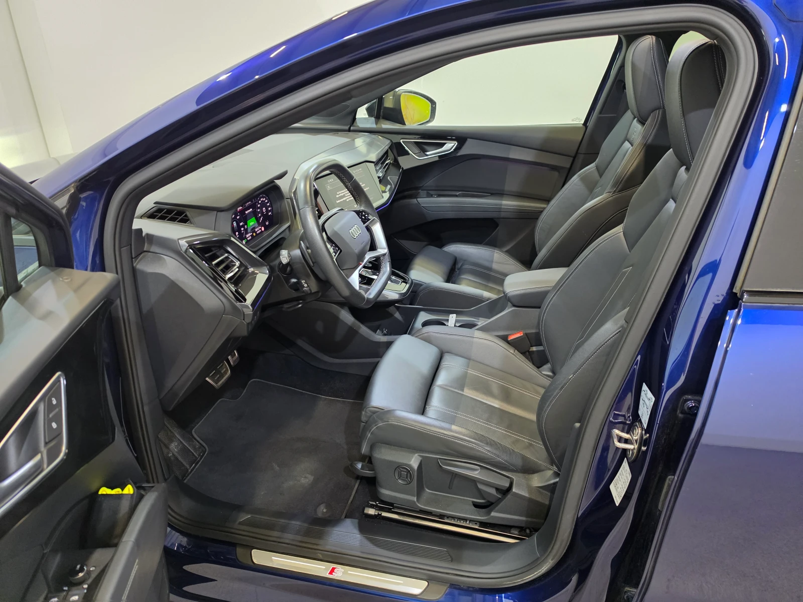 Audi Q4 E-Tron 35 S-Line Int. Aut. Pano LED-Matrix Virtual, снимка 15 - Автомобили и джипове - 55134998