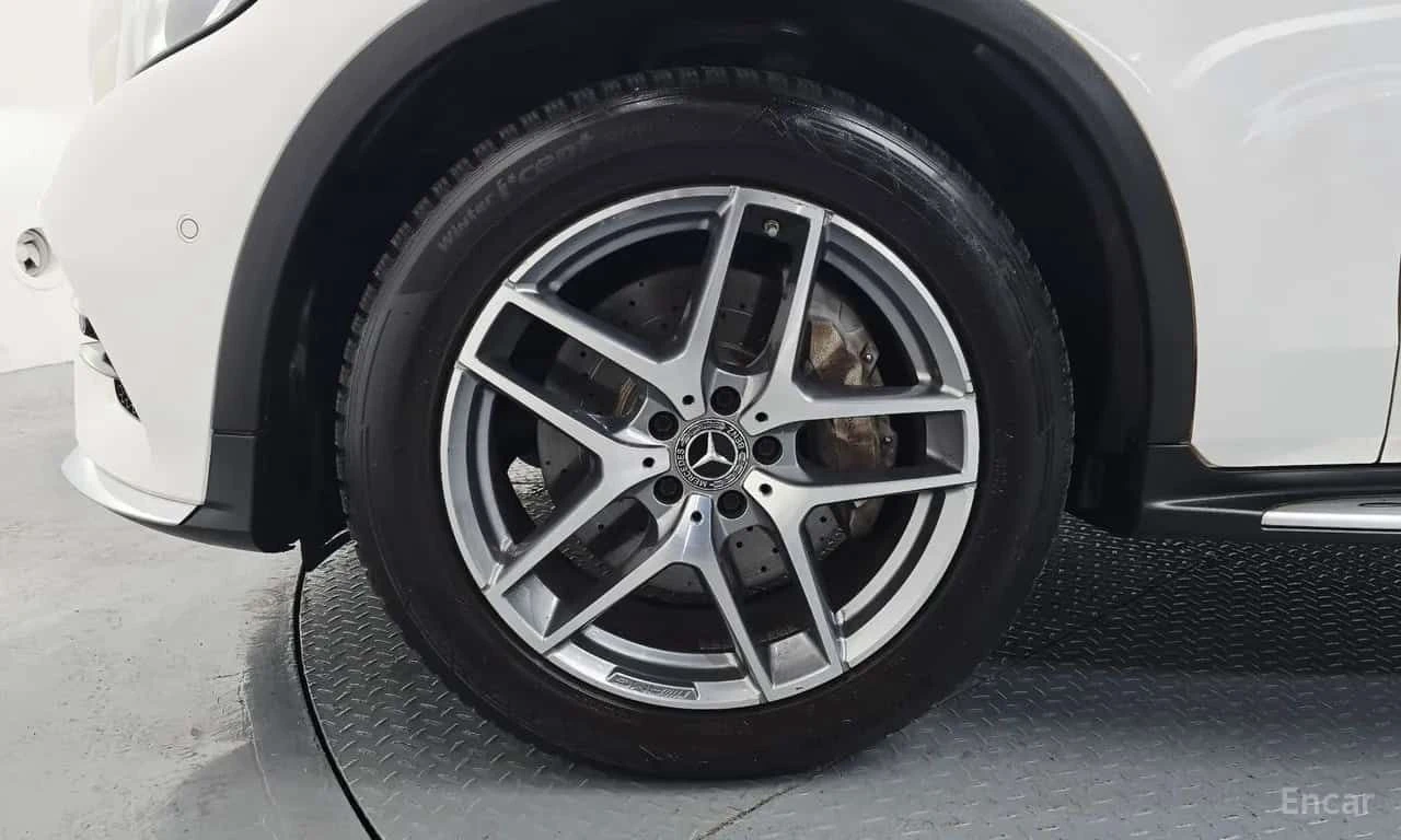 Mercedes-Benz GLC 220 d 4MATIC Coupe/ФИНАНСИРАНЕ, снимка 5 - Автомобили и джипове - 55565603