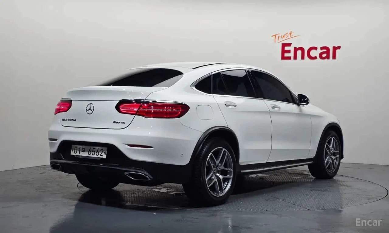 Mercedes-Benz GLC 220 d 4MATIC Coupe/ФИНАНСИРАНЕ, снимка 2 - Автомобили и джипове - 55565603