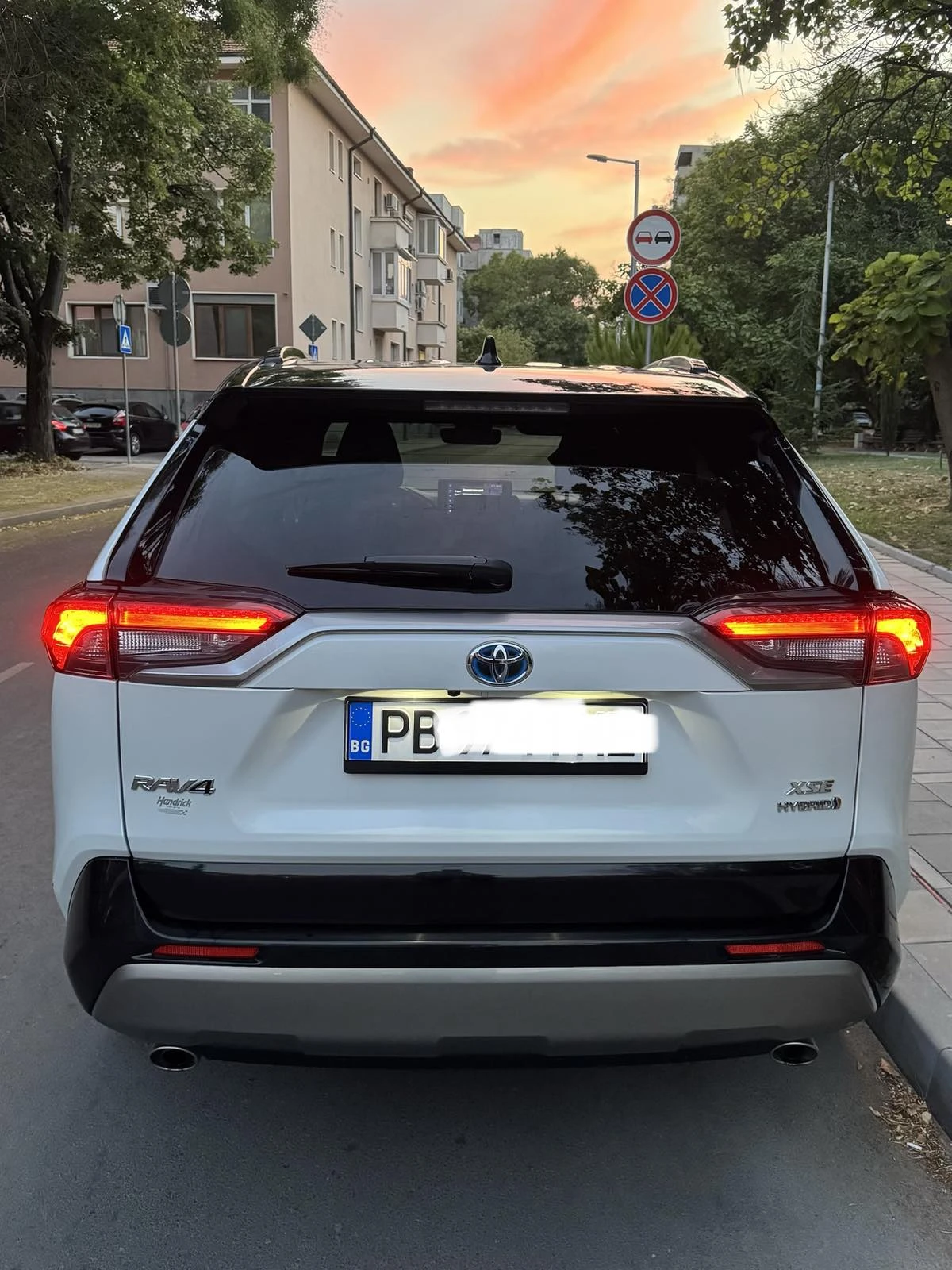 Toyota Rav4 XSE Hybrid, снимка 4 - Автомобили и джипове - 55658789
