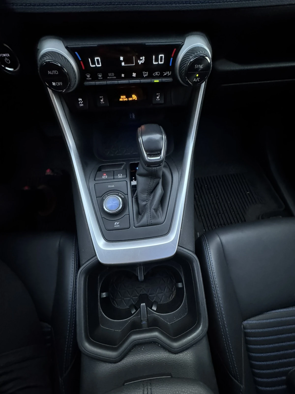 Toyota Rav4 XSE Hybrid, снимка 12 - Автомобили и джипове - 55658789