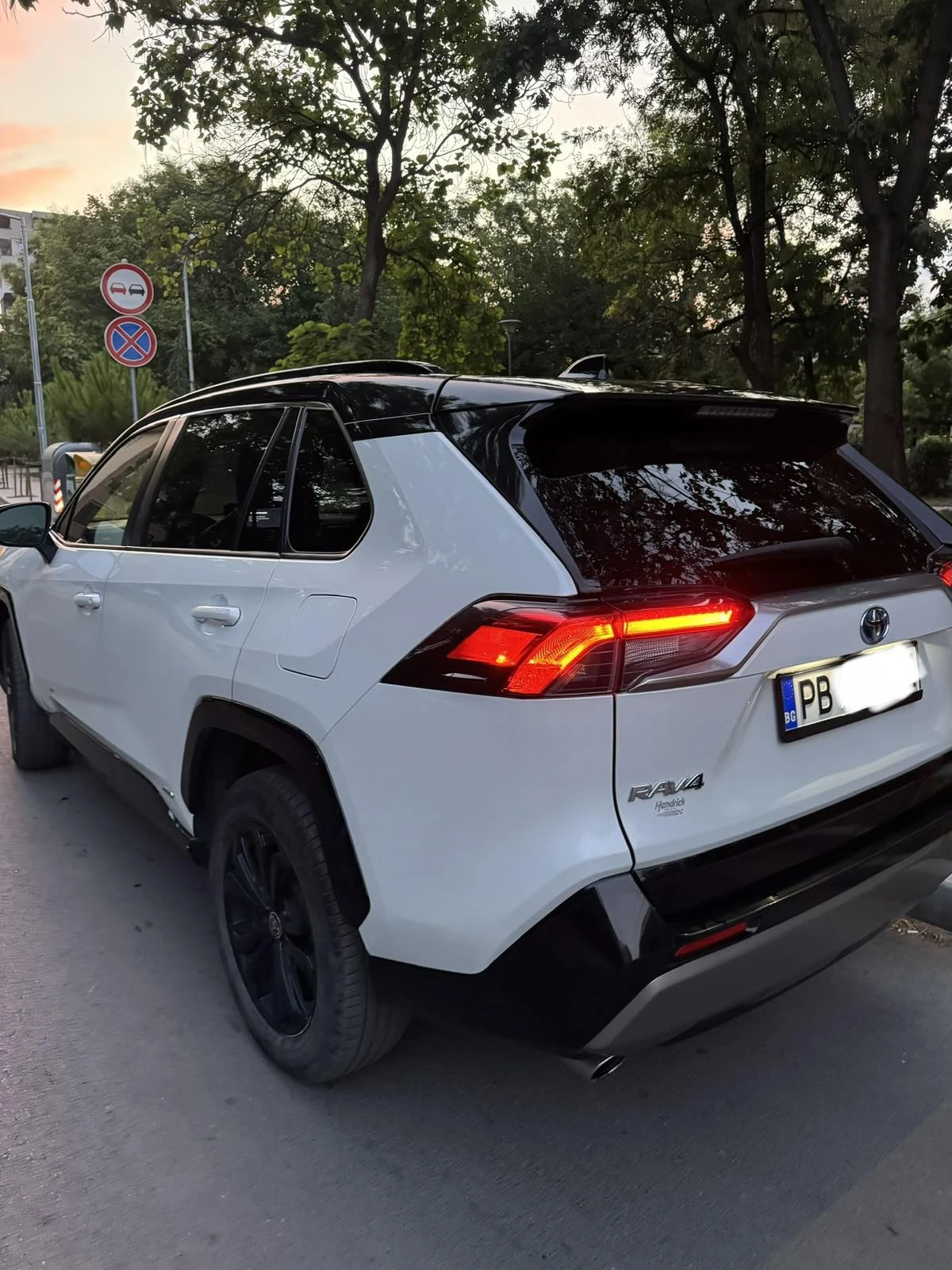 Toyota Rav4 XSE Hybrid, снимка 5 - Автомобили и джипове - 55658789