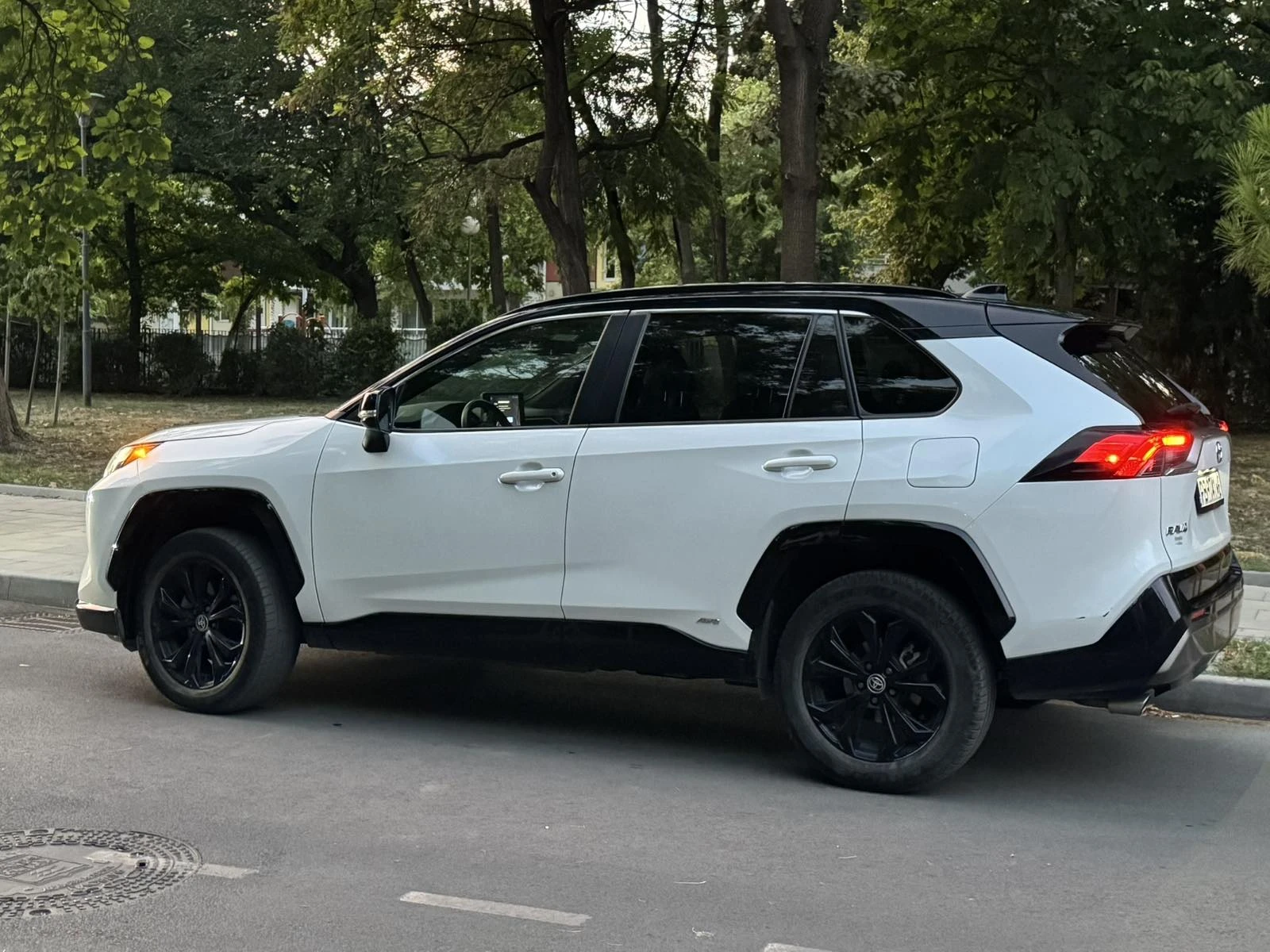 Toyota Rav4 XSE Hybrid, снимка 6 - Автомобили и джипове - 55658789