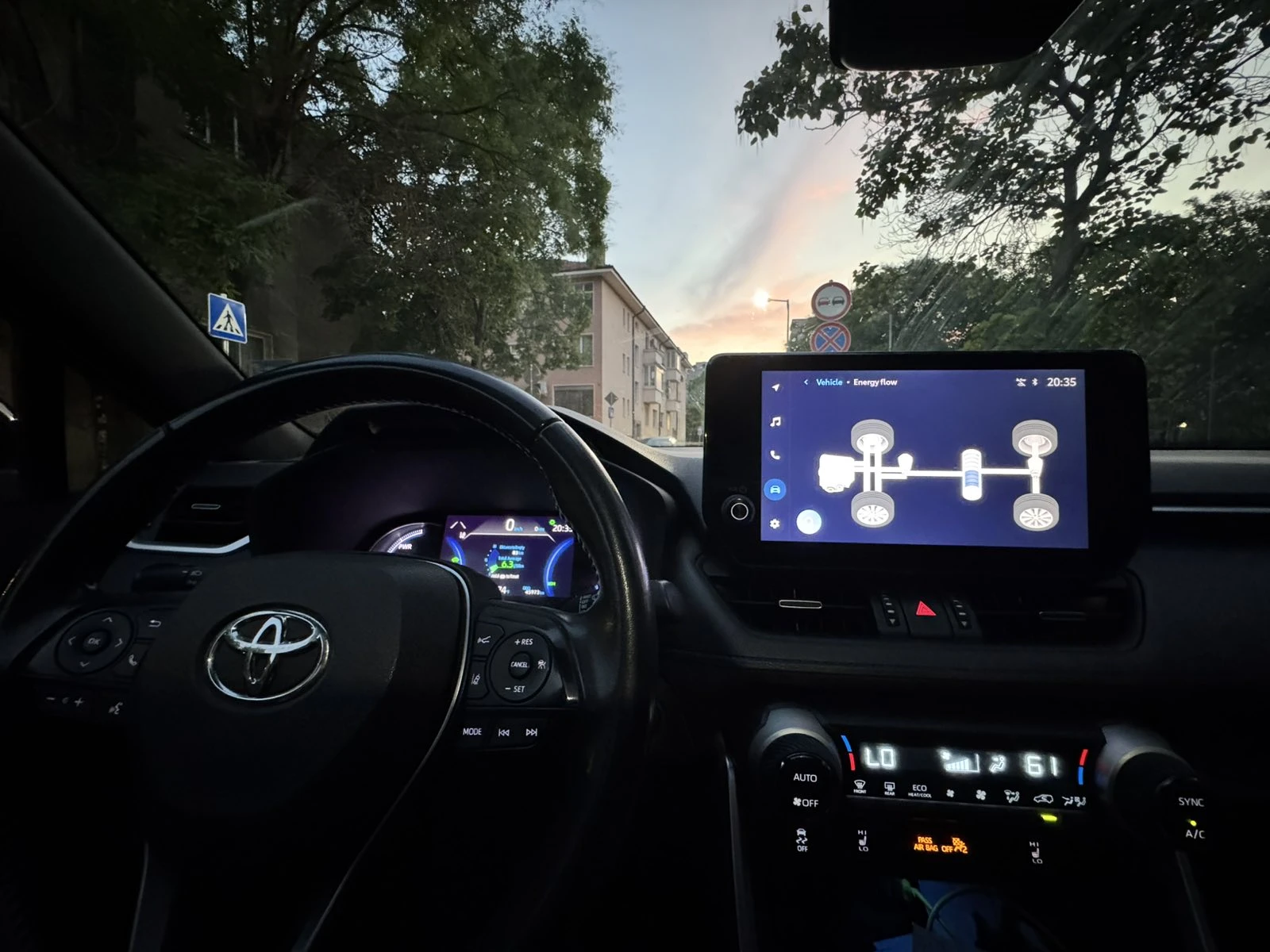 Toyota Rav4 XSE Hybrid, снимка 15 - Автомобили и джипове - 55658789