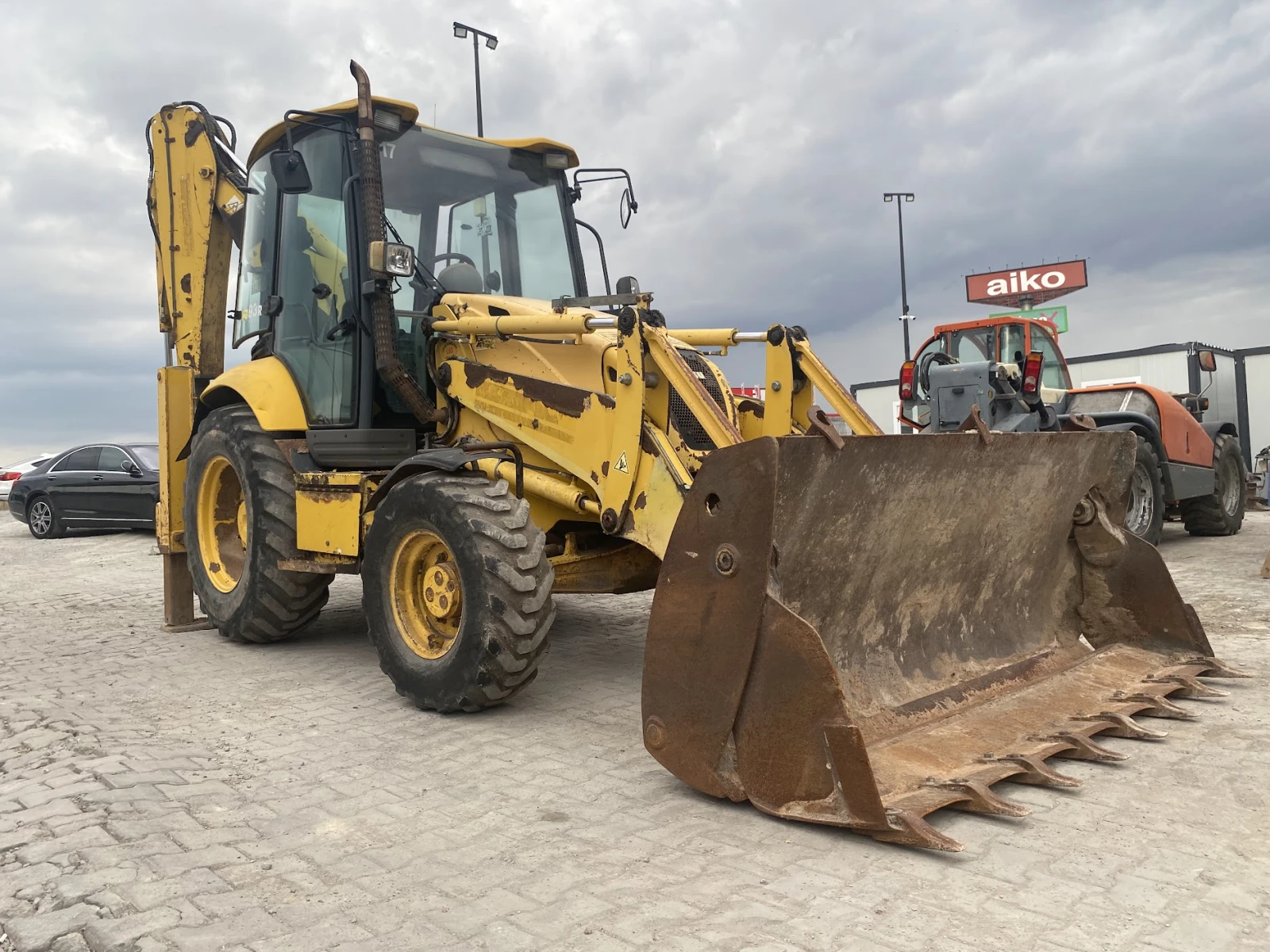 Багер Komatsu WB93B - изображение 4