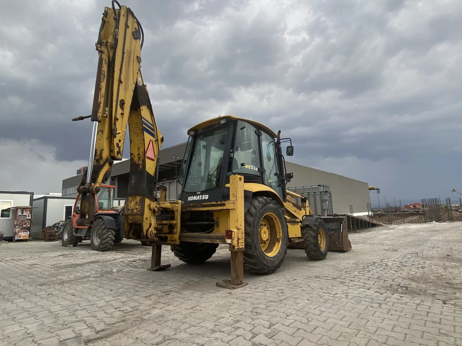 Багер Komatsu WB93B - изображение 6